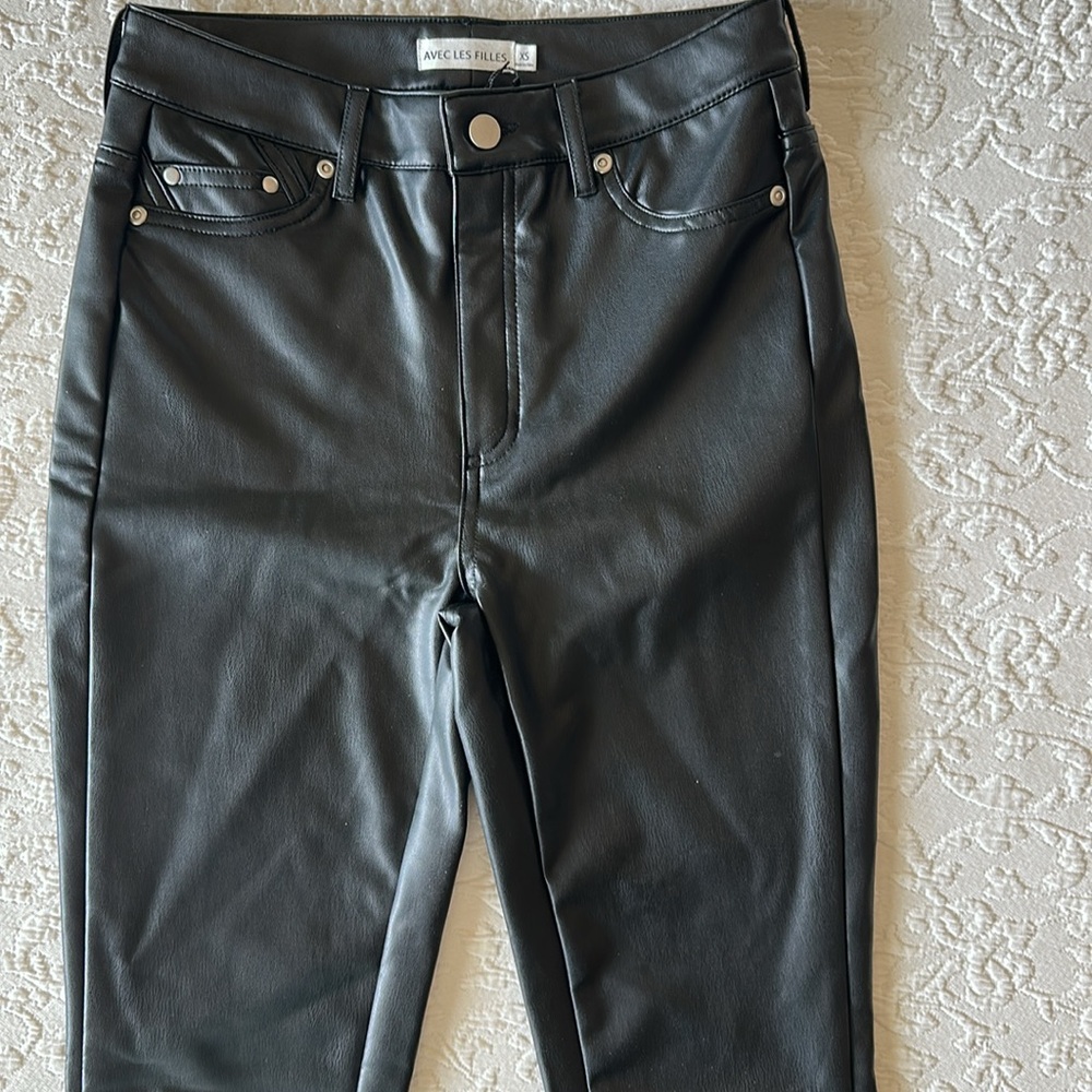 NWT Avec Les Filles Faux Leather Skinny pants 
Size XS inseam 28.5”